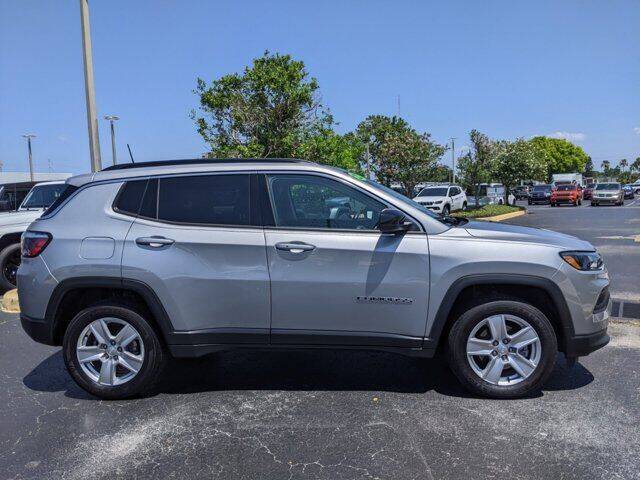 2022 JEEP COMPASS 4x4 Latitude 4dr SUV GR