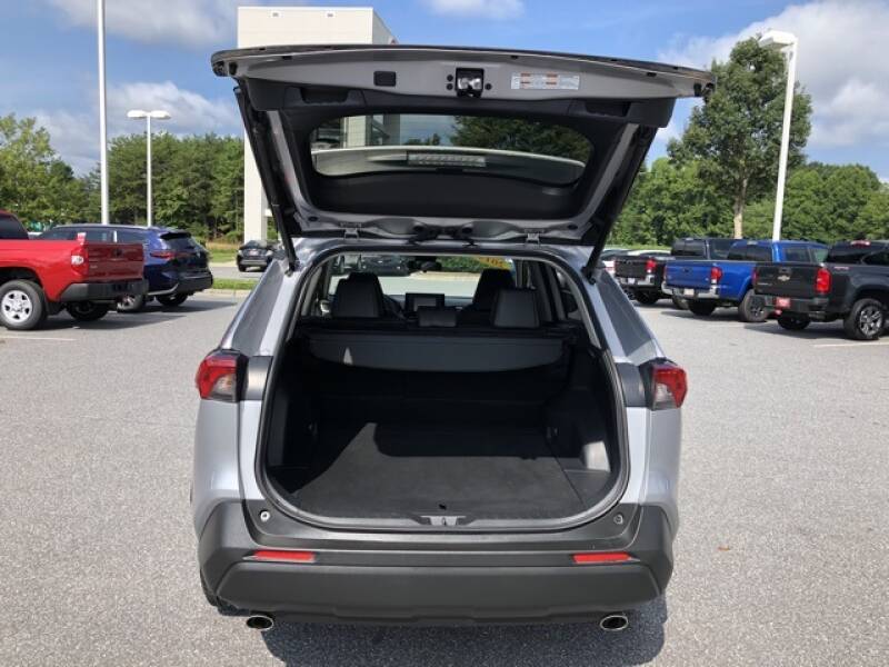 2019 TOYOTA RAV4 XLE PREMIUM (SILVER) 