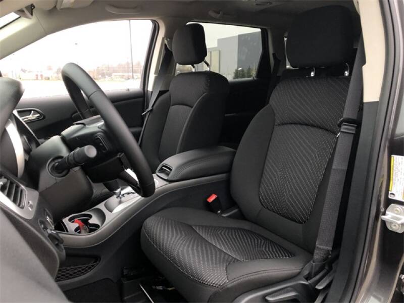 2019 DODGE JOURNEY  SE