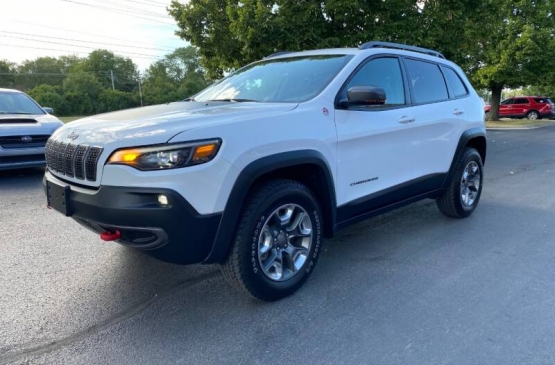 2019 JEEP CHEROKEE TRAILHAWK 4X4 *