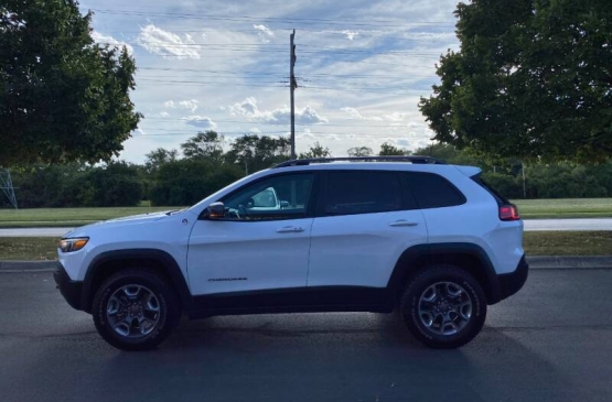 2019 JEEP CHEROKEE TRAILHAWK 4X4 *