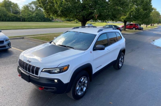 2019 JEEP CHEROKEE TRAILHAWK 4X4 *