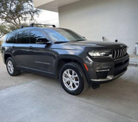 2022 JEEP GRAND CHEROKEE 4x2 Limited 4dr SUV. Gray