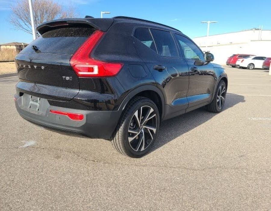 2022 Volvo XC40 T5 R-Design AWD