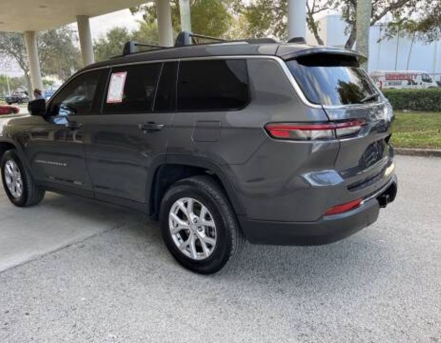 2022 JEEP GRAND CHEROKEE 4x2 Limited 4dr SUV. Gray