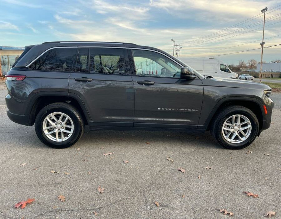 2023 JEEP Grand Cherokee Laredo 4WD GR