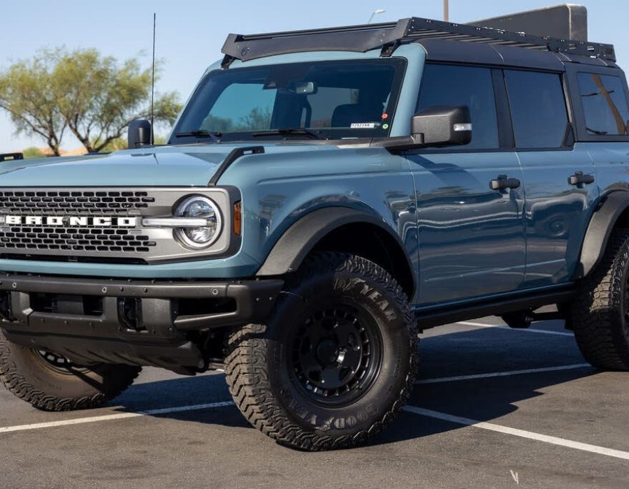 2023 FORD 2023 Ford Bronco Badl. Adv. 4-Door 4 GR.WD. 