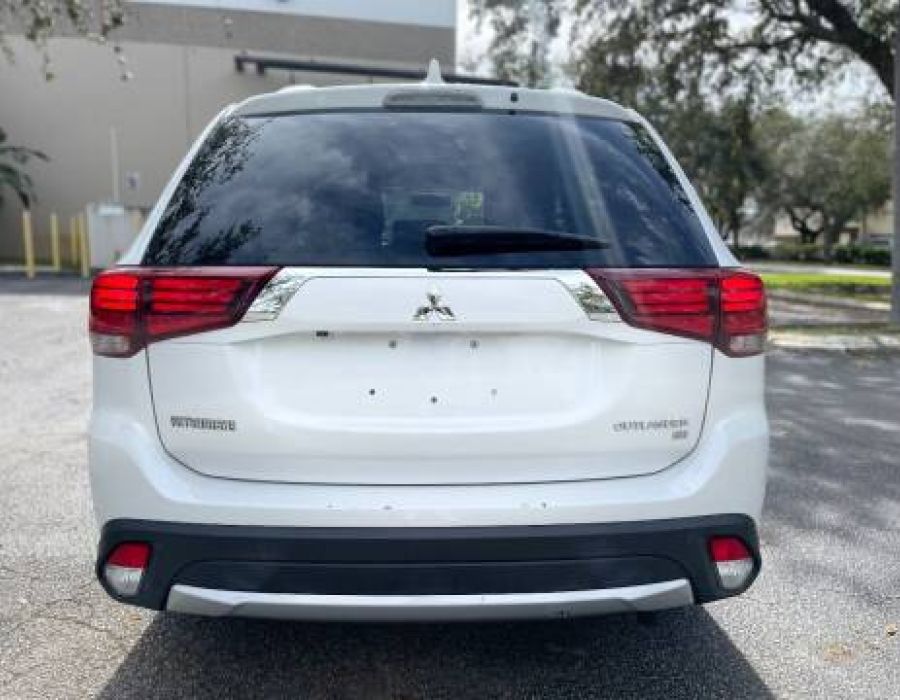 2018 Mitsubishi Outlander SE 4DR SUV WHITE