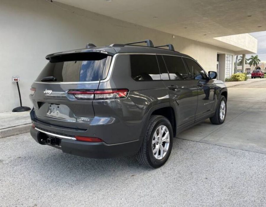 2022 JEEP GRAND CHEROKEE 4x2 Limited 4dr SUV. Gray