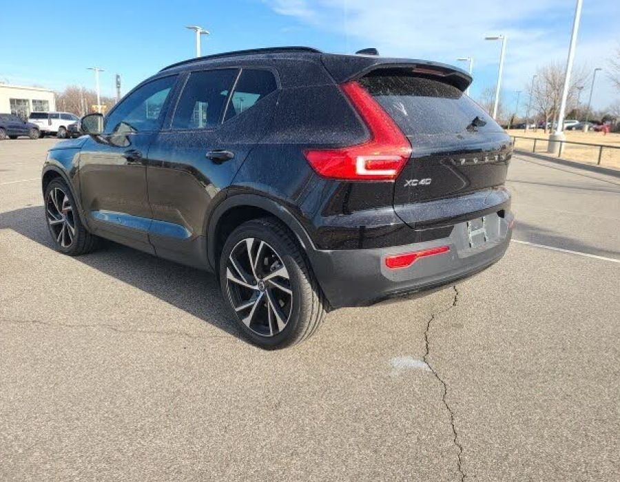 2022 Volvo XC40 T5 R-Design AWD