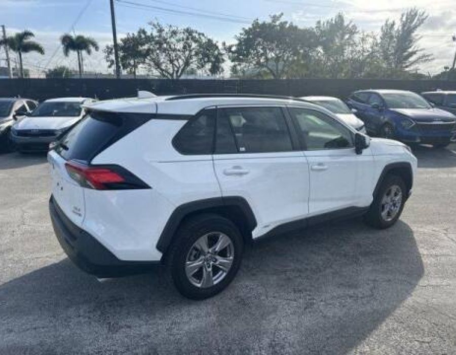 2022 TOYOTA RAV4 Hybrid AWD XLE 4dr SUV W.