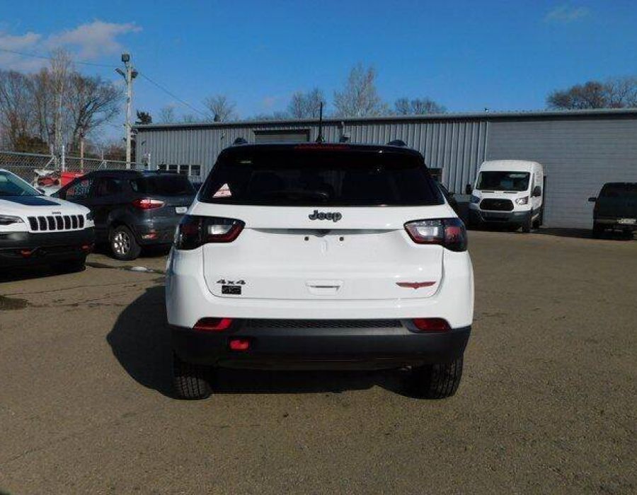 2021 JEPP COMPASS 4x4 Trailhawk 4dr SUV  •  33 miles